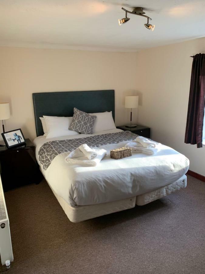 The Swan Hotel Almondsbury Exterior photo